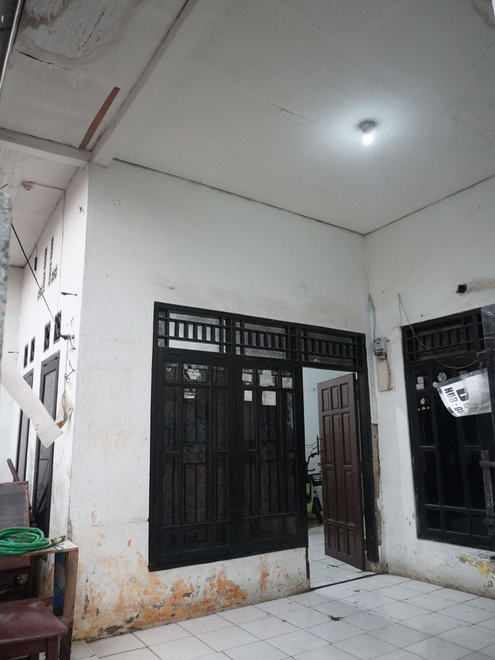 Rumah 2 lantai strategis, 100m ke Halte Busway