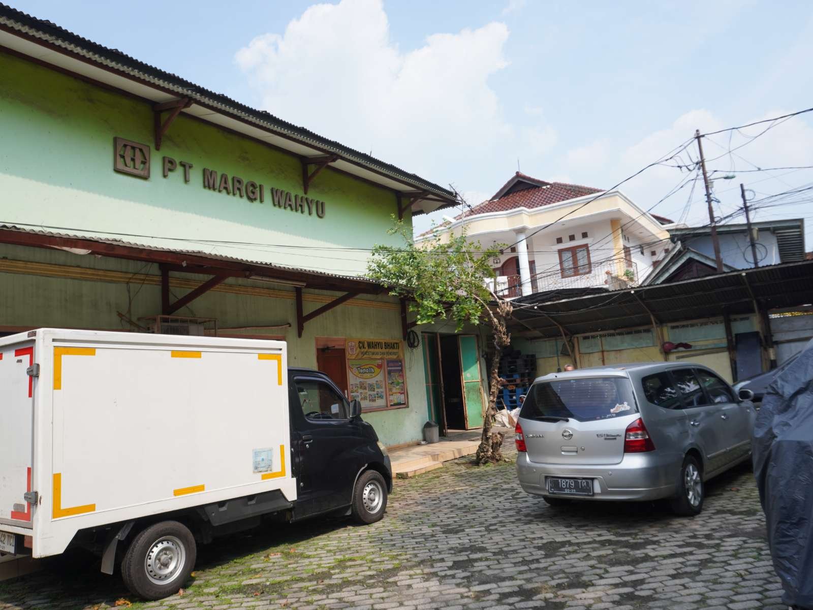 Tanah Dan Bangunan lokasi strategis Di Ciracas Jakarta Timur