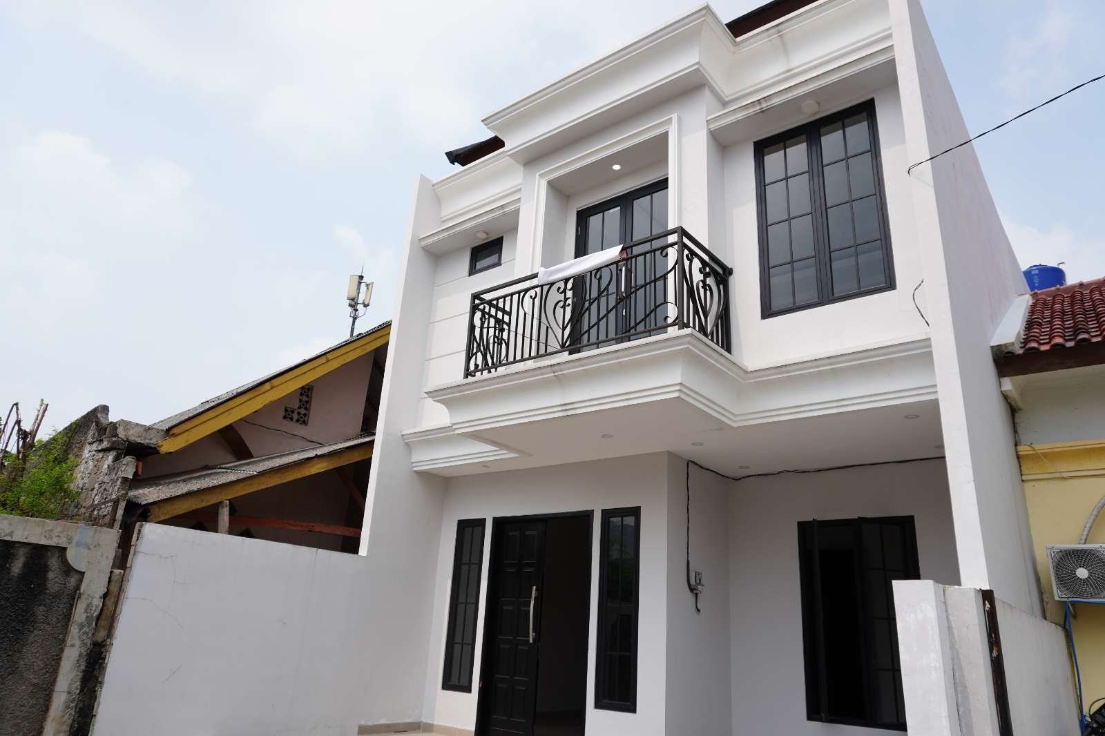 Rumah Town House 2 Lantai bisa KPR Di Munjul Cipayung