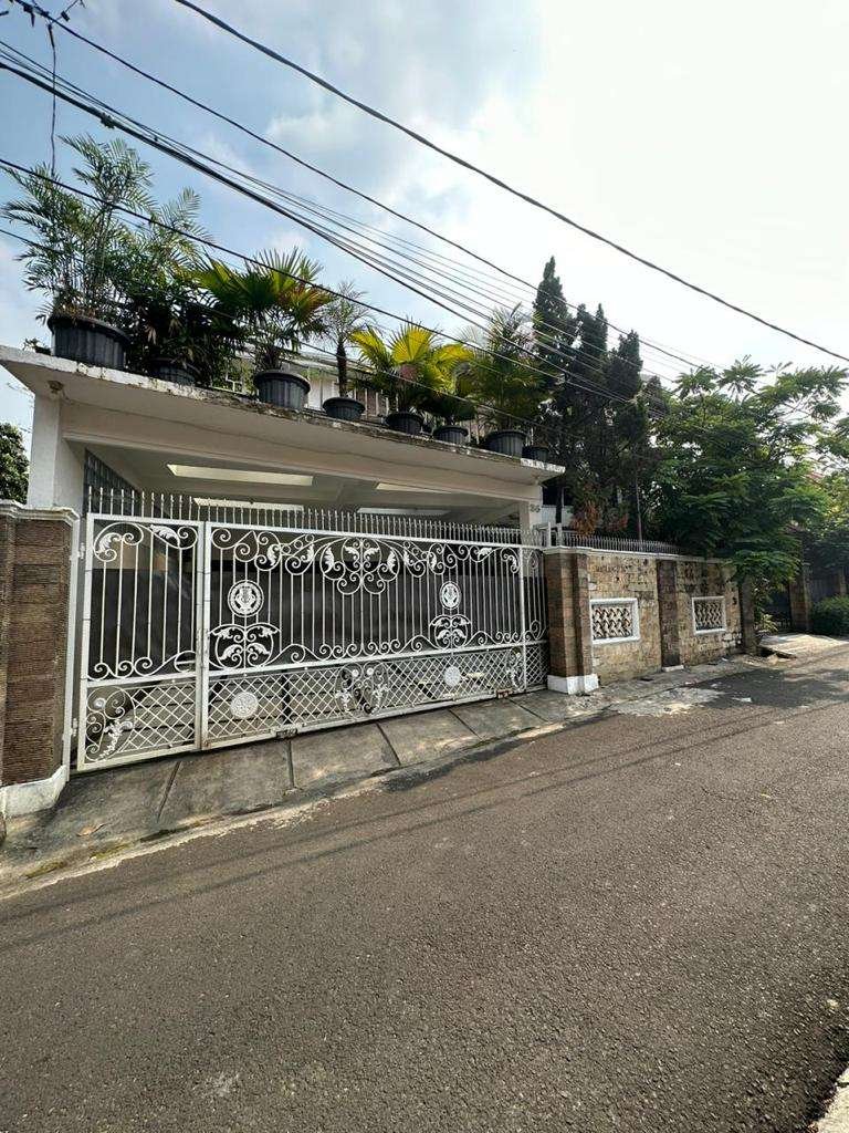 Rumah Lux Di Pejaten Timur, akses Mudah Pusat Kota