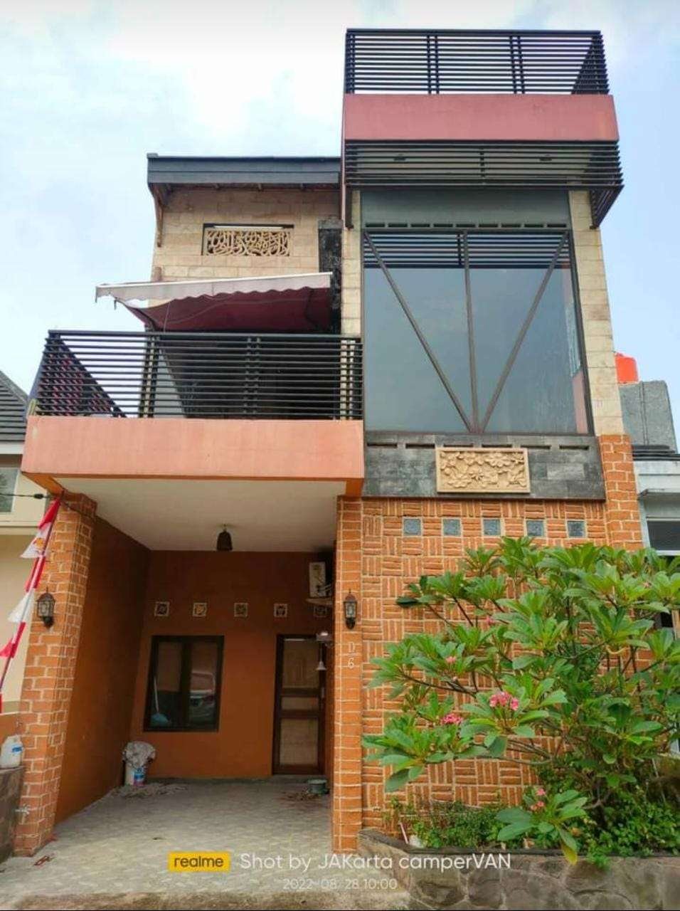 Rumah 3 Lantai Di Grand Royal Cipayung Jakarta Timur