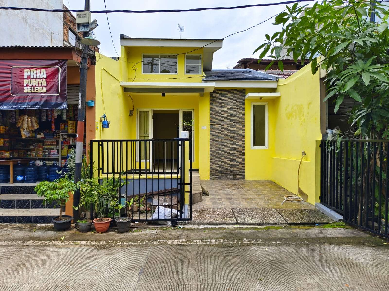 Rumah Di Komplek Kranggan Permai Jatirangga Bekasi