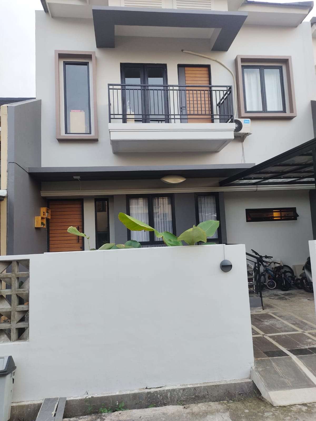 Tropical Townhouse 2 Lantai lokasi strategis di Jatiasih, Bekasi